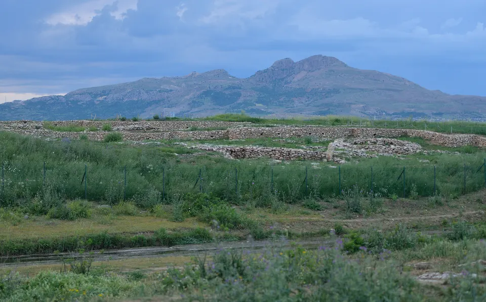 Çayönü Höyüğü ve Hilar Mağaraları
