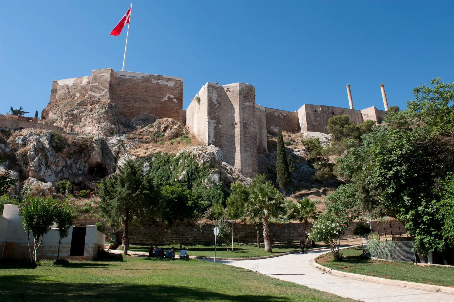 Şanlıurfa Kalesi, Şanlıurfa Kalesi ve Tarihi Çarşılar