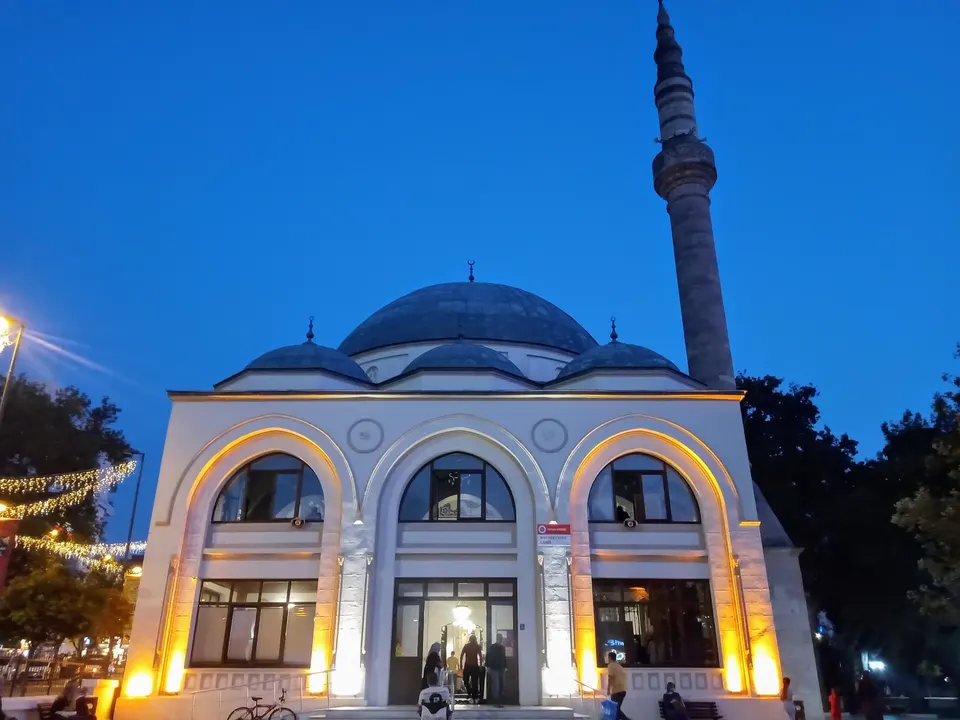 Haydar Çavuş Camii akşam ışıklarıyla, Haydar Çavuş Camii
