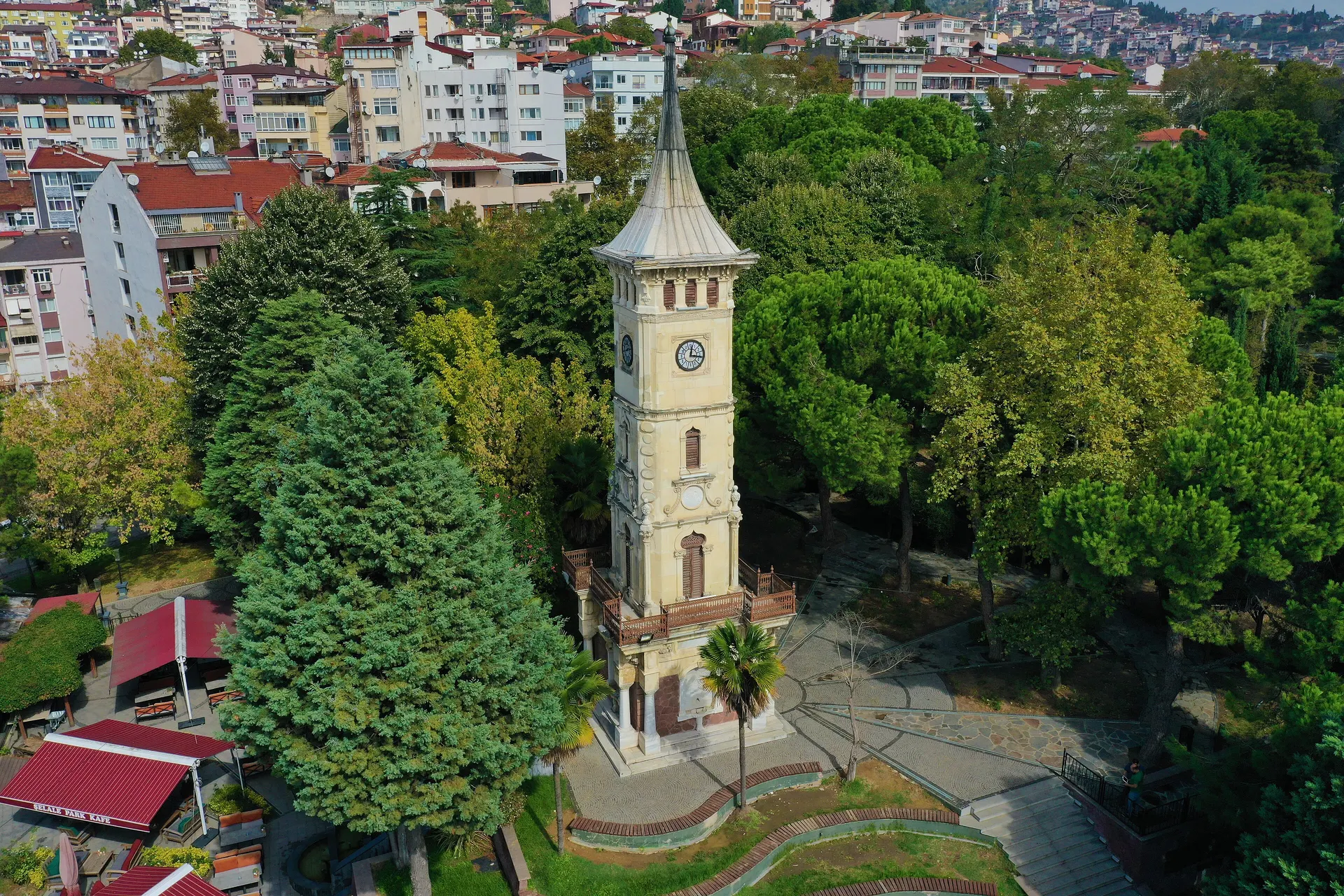 İzmit Saat Kulesi, İzmit Saat Kulesi ve Kasr-ı Hümayun