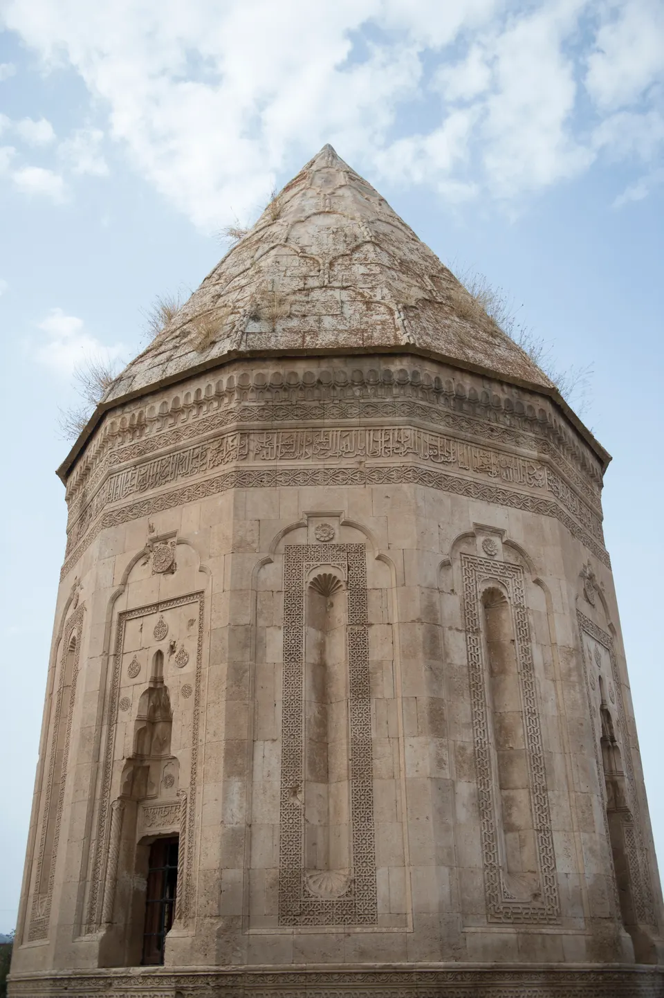 Halime Hatun Kümbeti, sekizgen gövde, Halime Hatun Kümbeti
