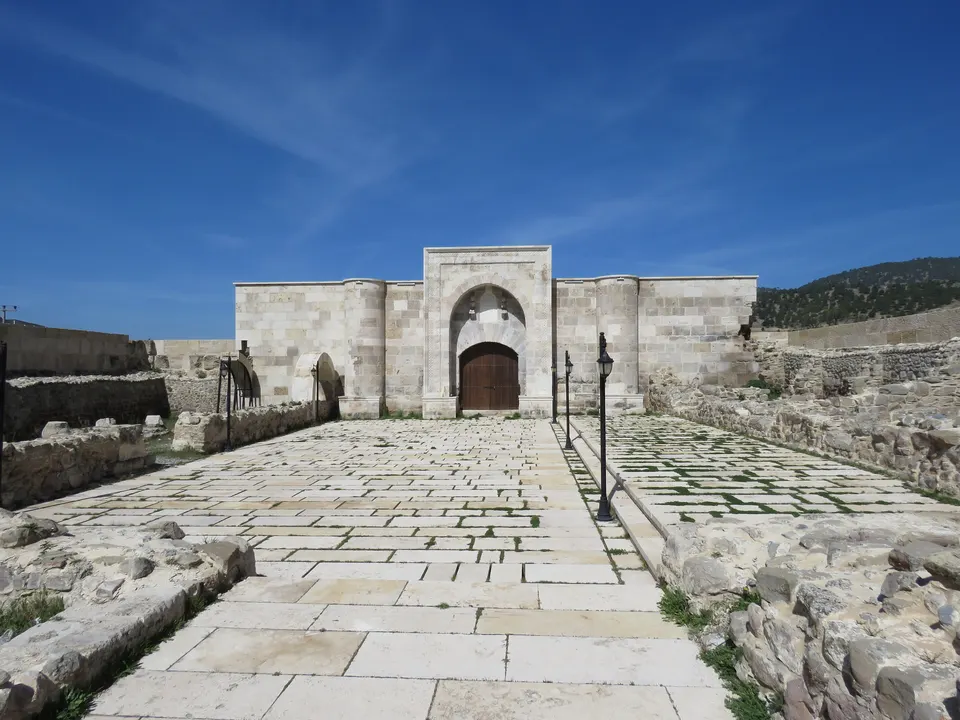 Çardak Hanı (Hanabad)