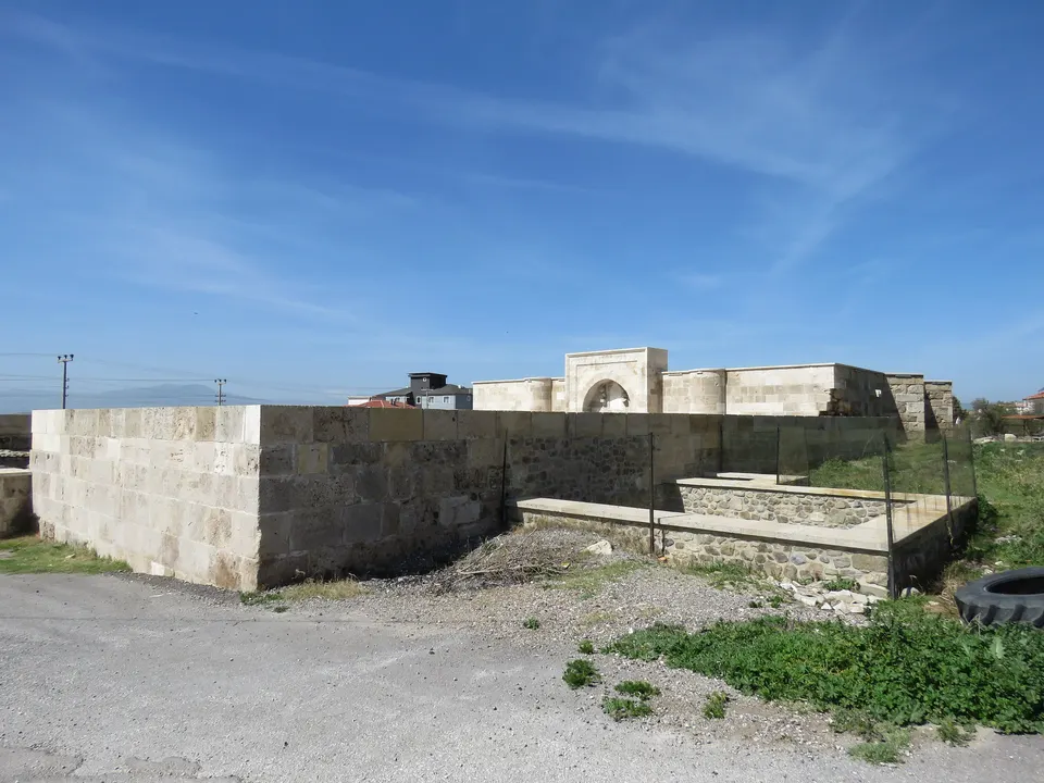 Çardak Hanı dış duvarları, Çardak Hanı (Hanabad)