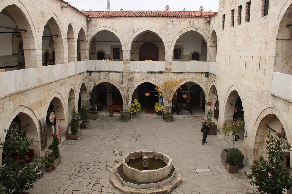 Cinci Hanı ve Hamamı