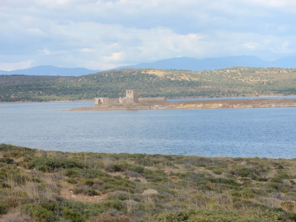 Ayışığı Manastırı