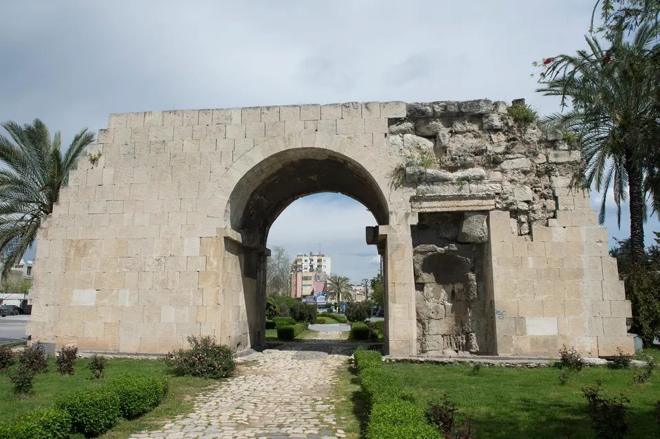 Tarsus: Kleopatra Kapısı ve St. Paul Kuyusu
