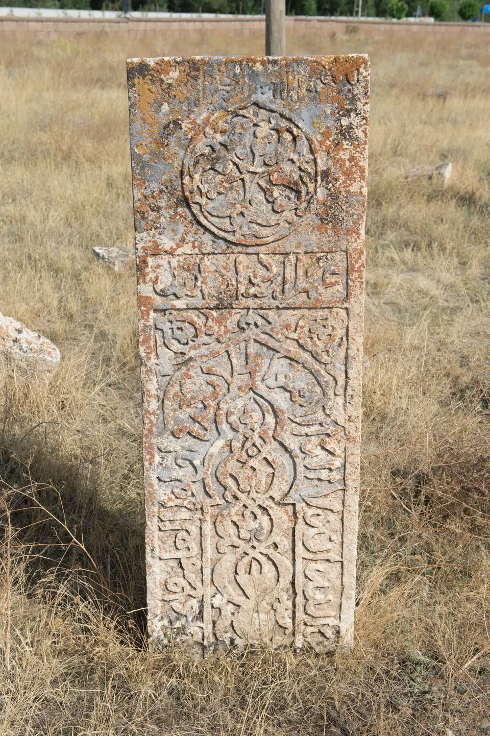 Bezemeli Selçuklu mezar taşı, Gevaş Selçuklu Mezarlığı