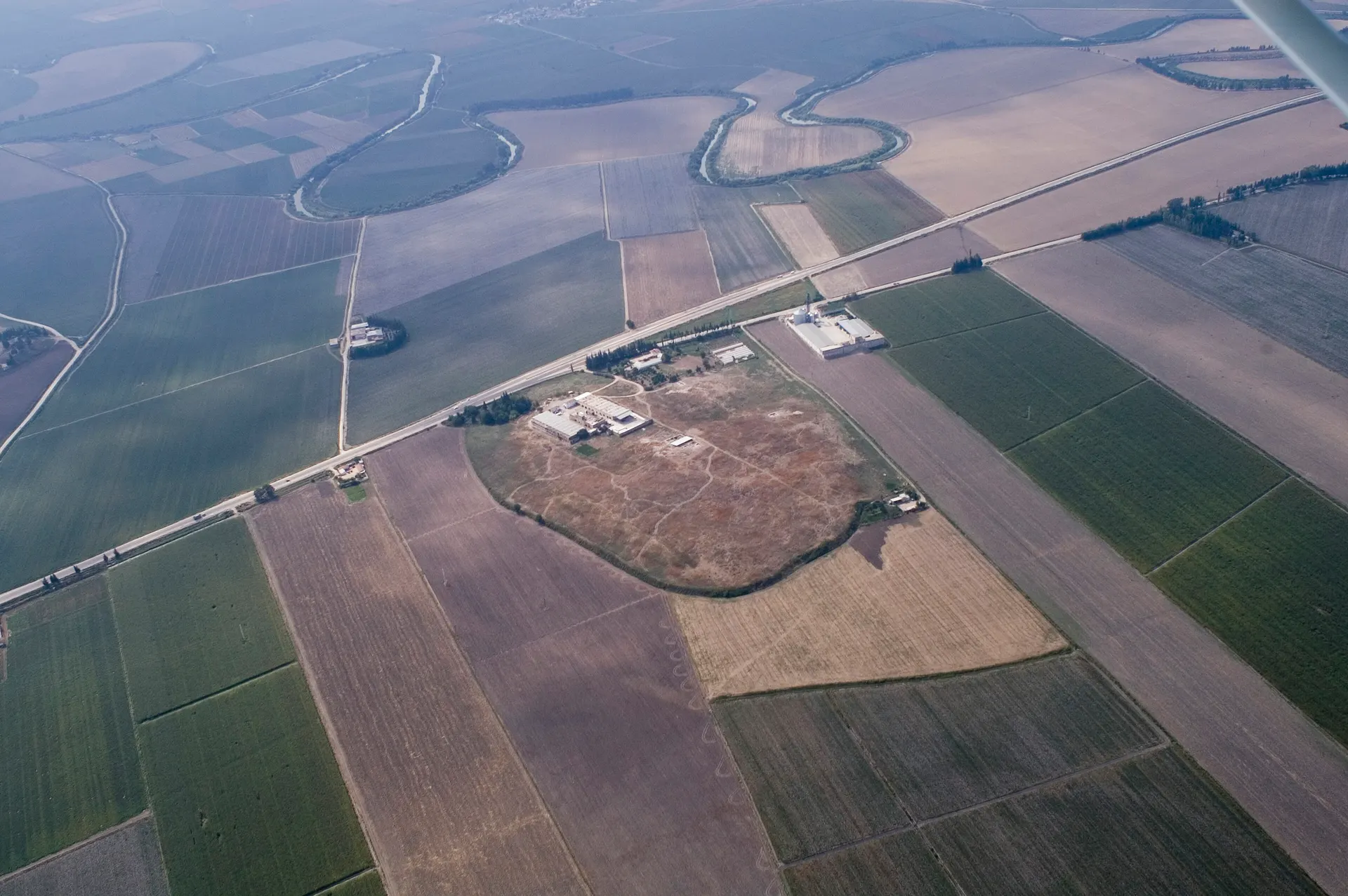 Tell Tayinat höyüğü havadan, Tell Tayinat