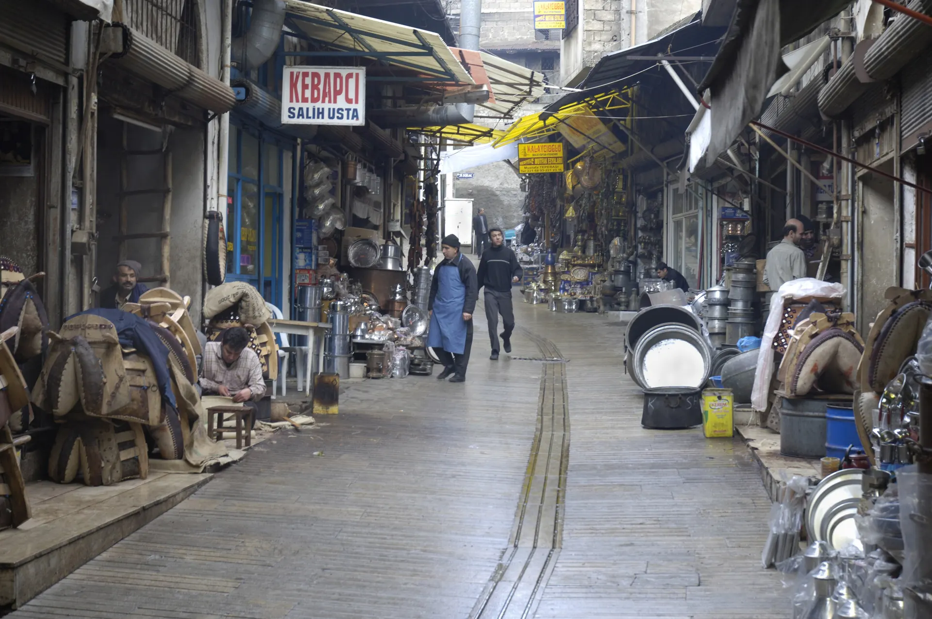 Kapalı Çarşı'da bakırcılar, Kapalı Çarşı ve Taş Medrese