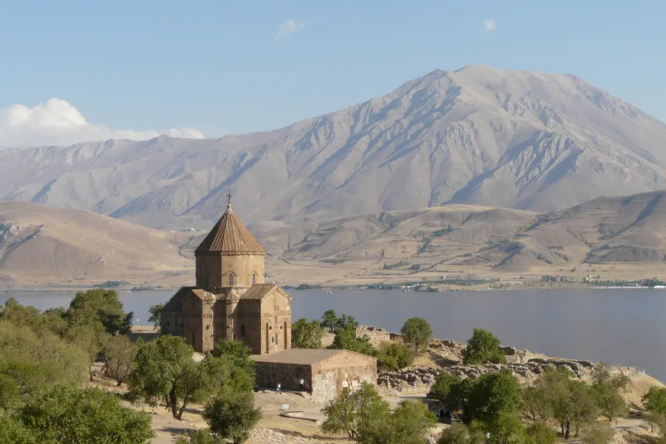 Artos Dağı, Akdamar'dan görünüm, Artos Dağı