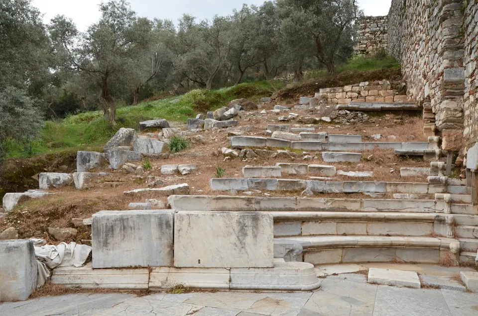 Metropolis, tiyatro oturma basamakları, Metropolis Antik Kenti