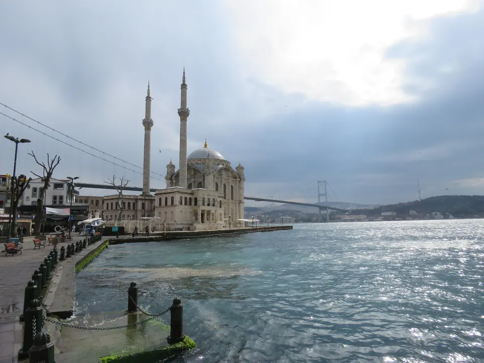 Ortaköy Camii