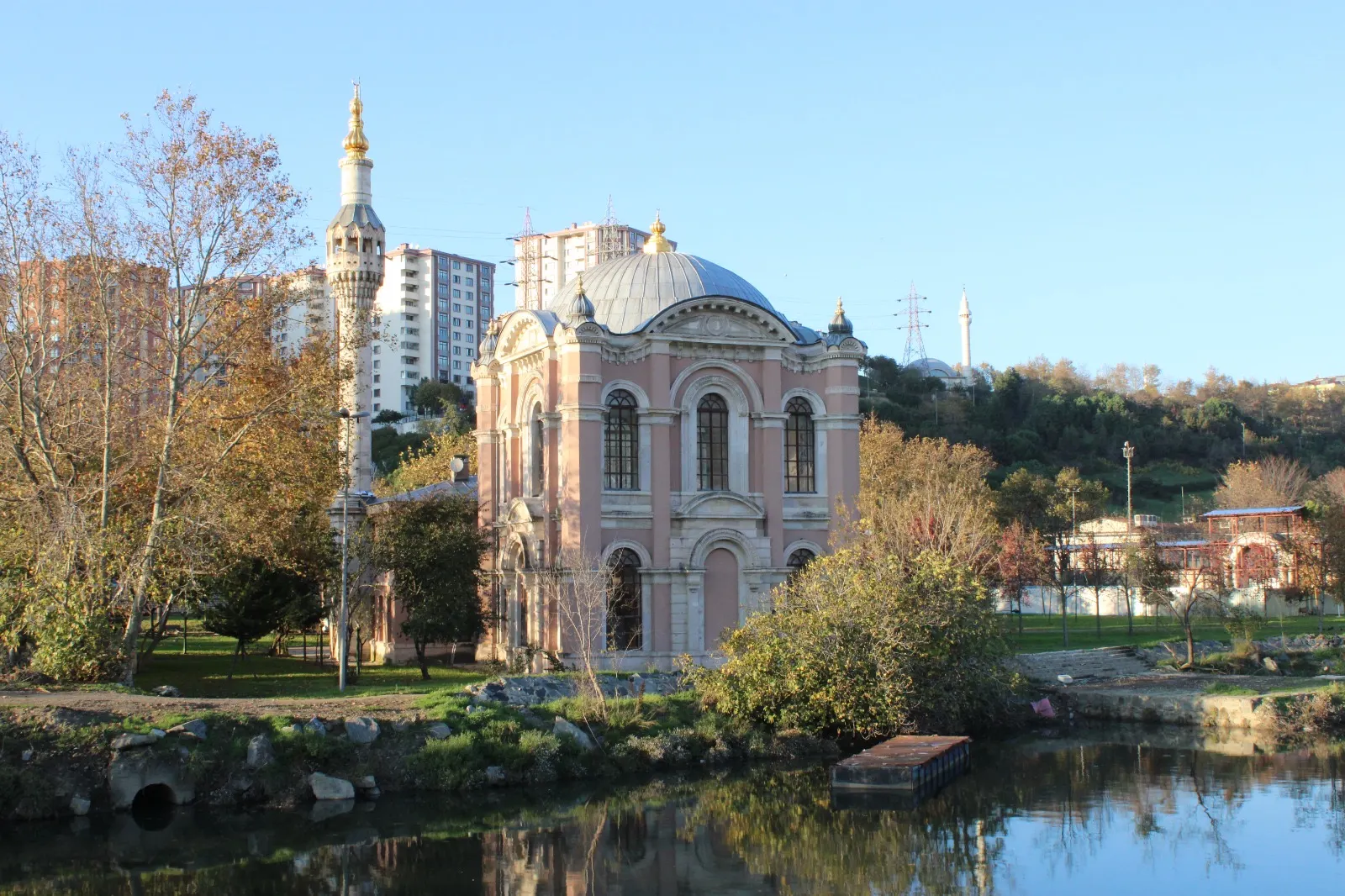 Kâğıthane Deresi kıyısında Sadabad Camii, Sadabad Camii