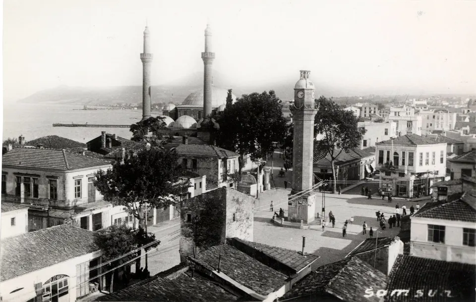 Saat Kulesi ve Büyük Cami, eski fotoğraf, Saathane Meydanı ve Büyük Cami