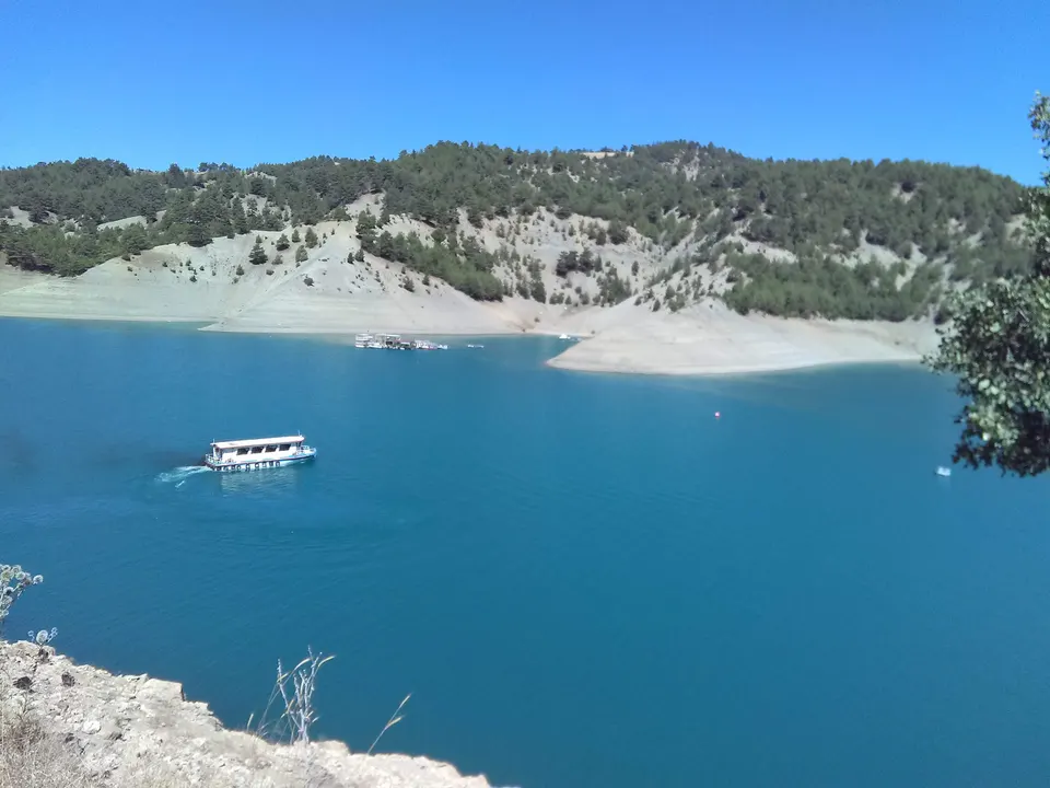 Menzelet Baraj Gölü'nde tekne turu, Menzelet Baraj Gölü