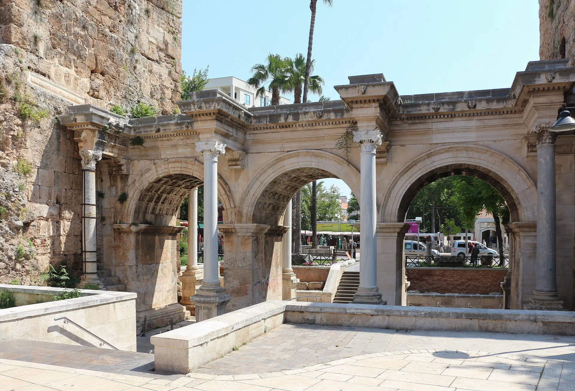 Hadrianus Kapısı, Hadrianus Kapısı