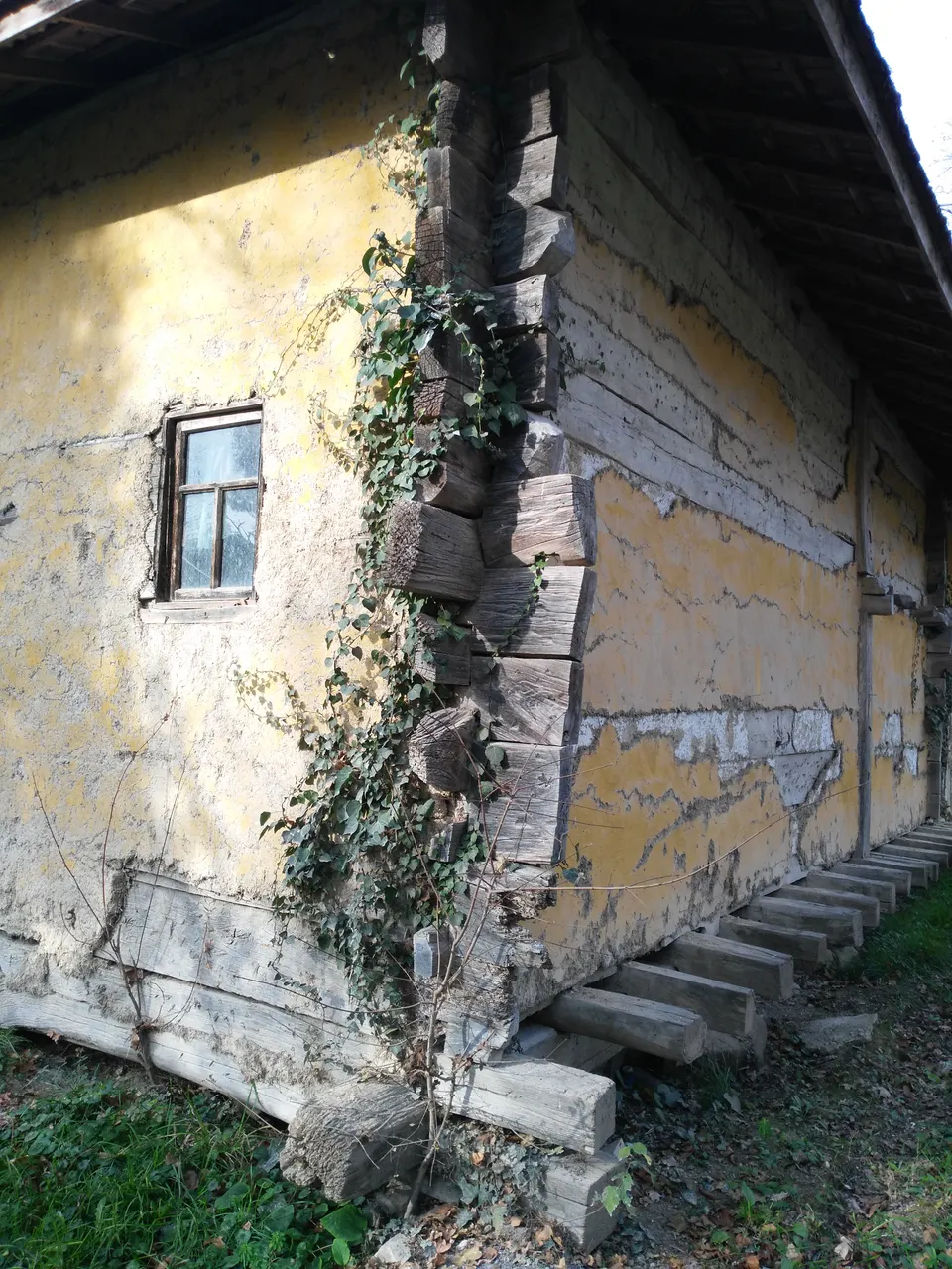 Büyükesence Orhan Camii, ahşap cephe, Büyükesence Orhan Camii