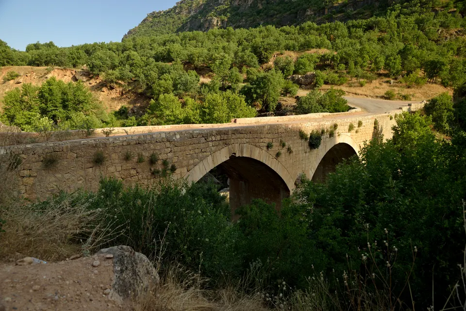 Taşköprü (Gelîyê Godernê) Kanyonu ve Şelalesi
