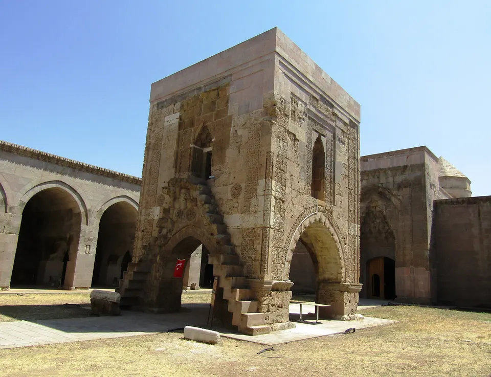 Sultan Hanı (Tuzhisar)