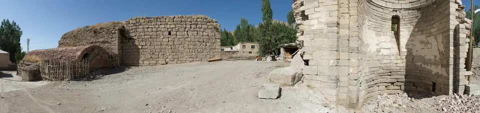 Yedi Kilise, avlu panoraması, Yedi Kilise (Varagavank)