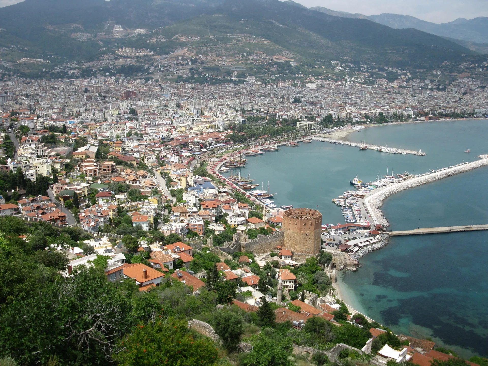Kızıl Kule ve liman, Kızıl Kule ve Tersane
