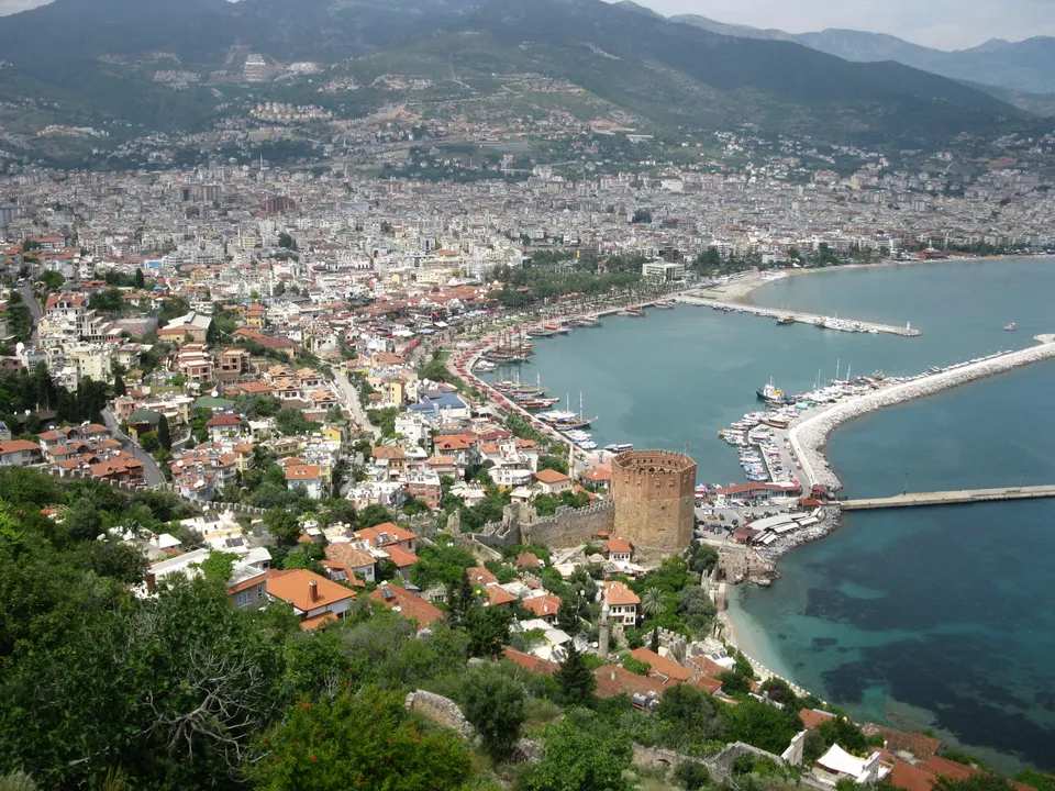 Kızıl Kule ve Tersane