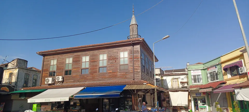Orta Camii ve çarşı, Tarihi Uzunçarşı