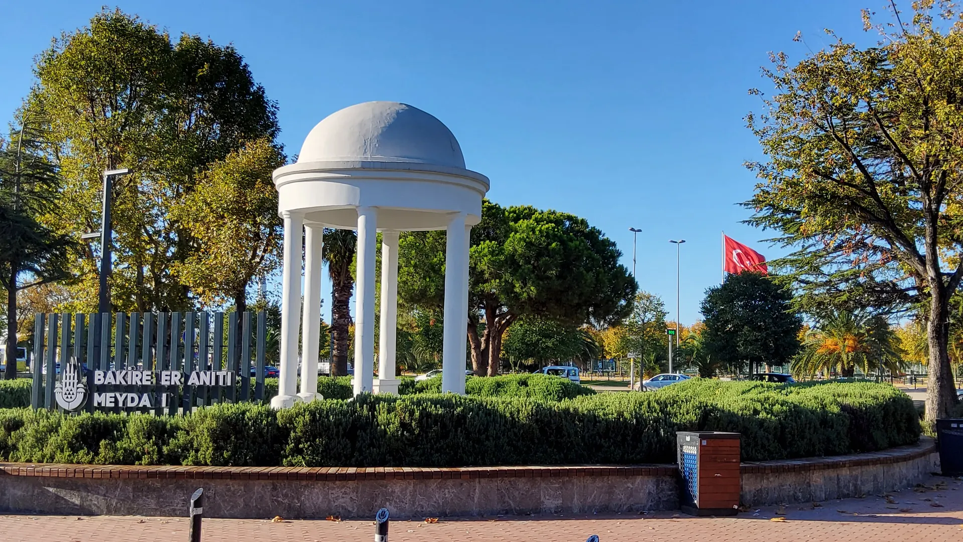 Bakireler Anıtı Meydanı, Süreyya Plajı, Süreyya Plajı