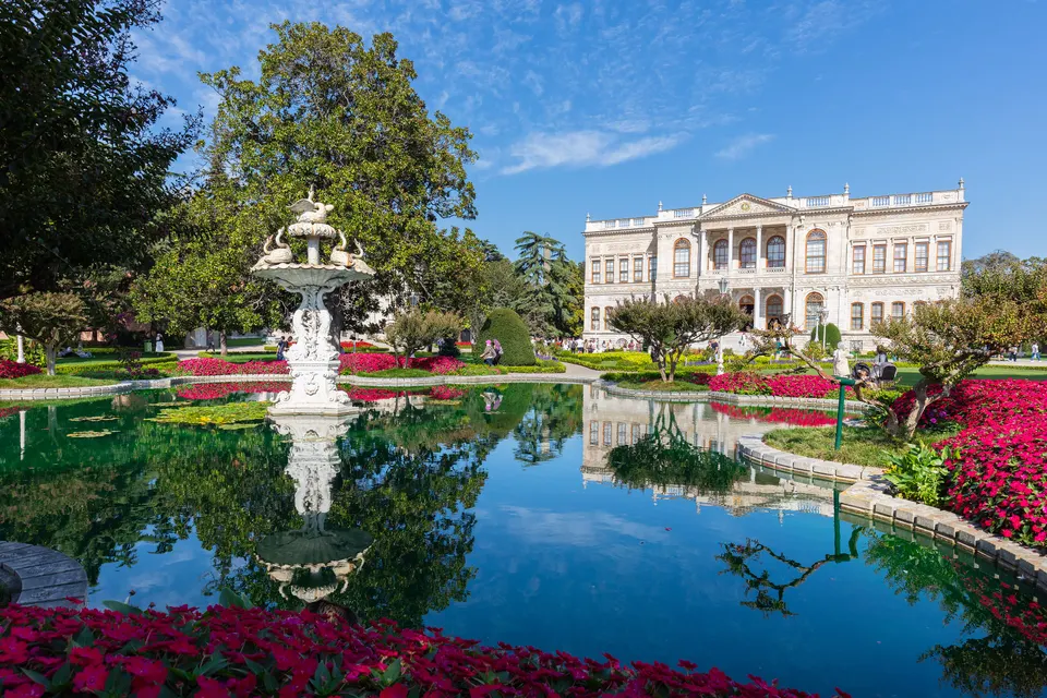 Dolmabahçe Sarayı