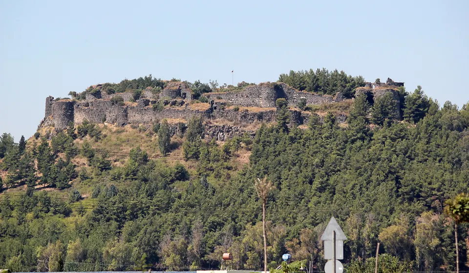 Toprakkale Kalesi