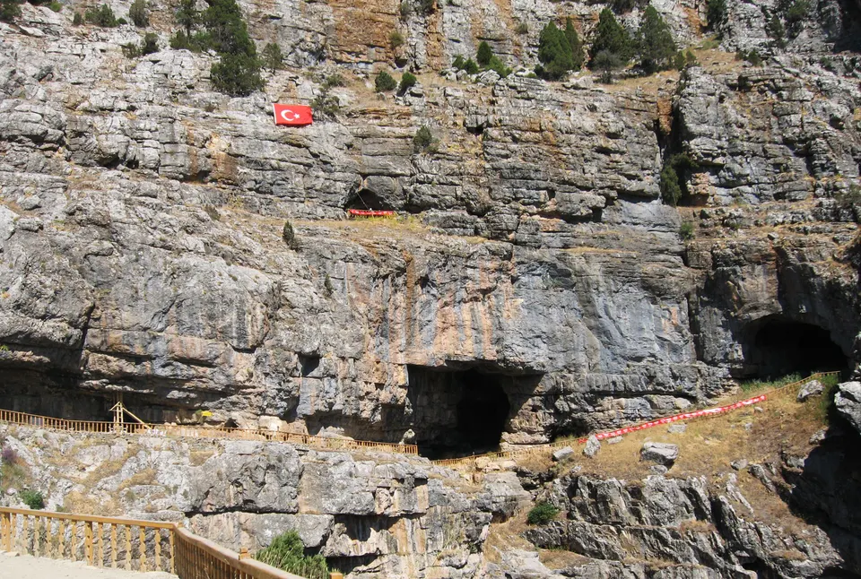 Tınaztepe Mağarası