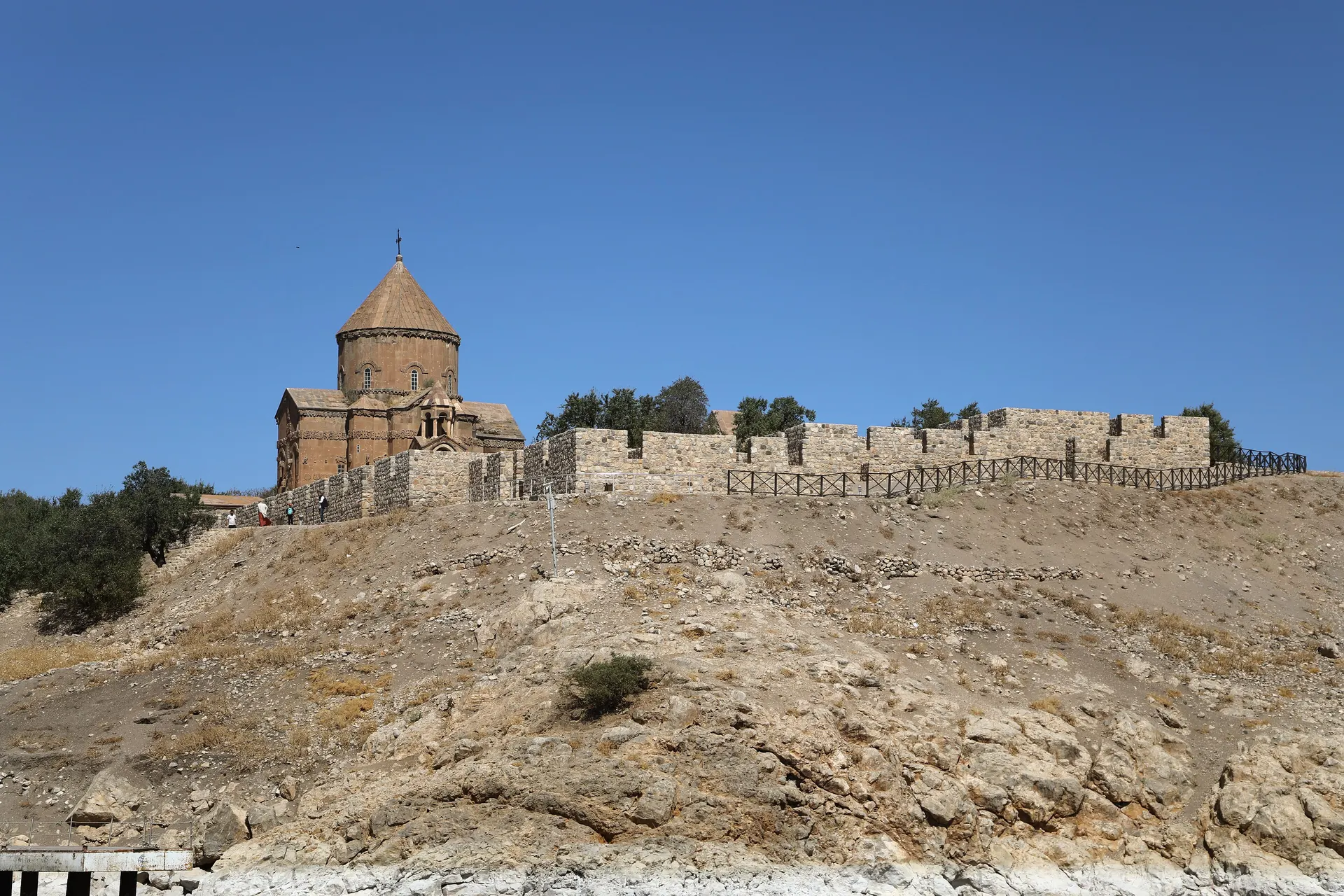 Akdamar Kilisesi, Akdamar Adası ve Kilisesi