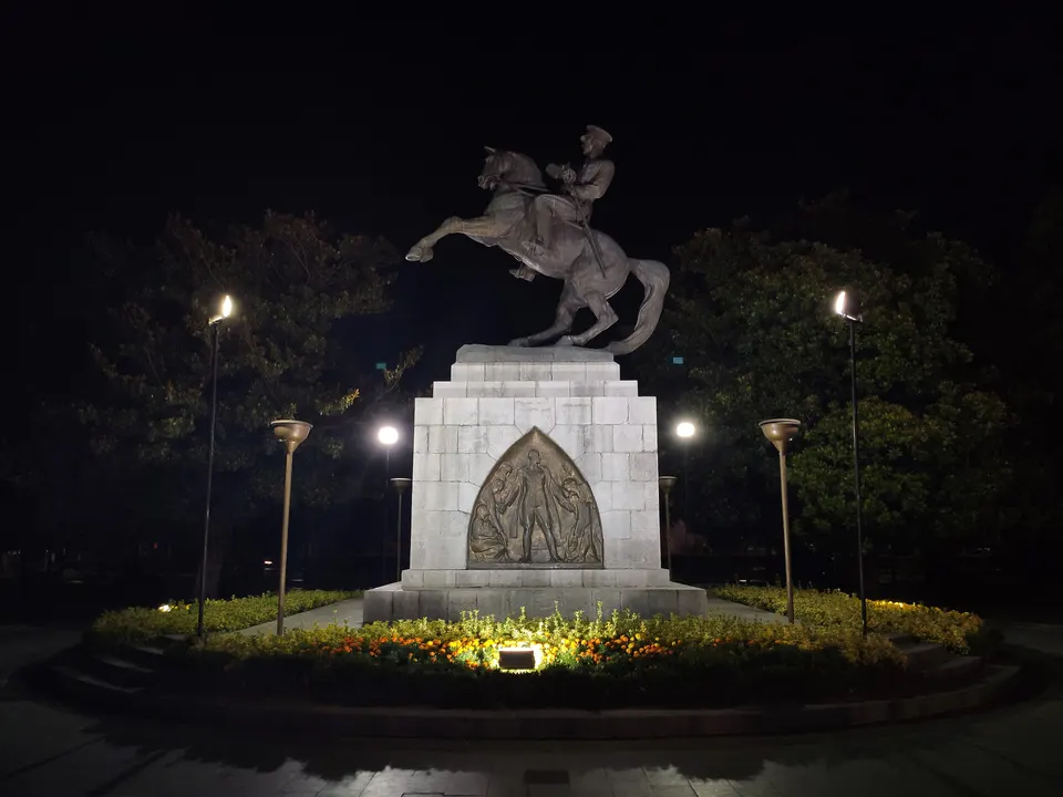 Onur Anıtı, gece, Onur Anıtı