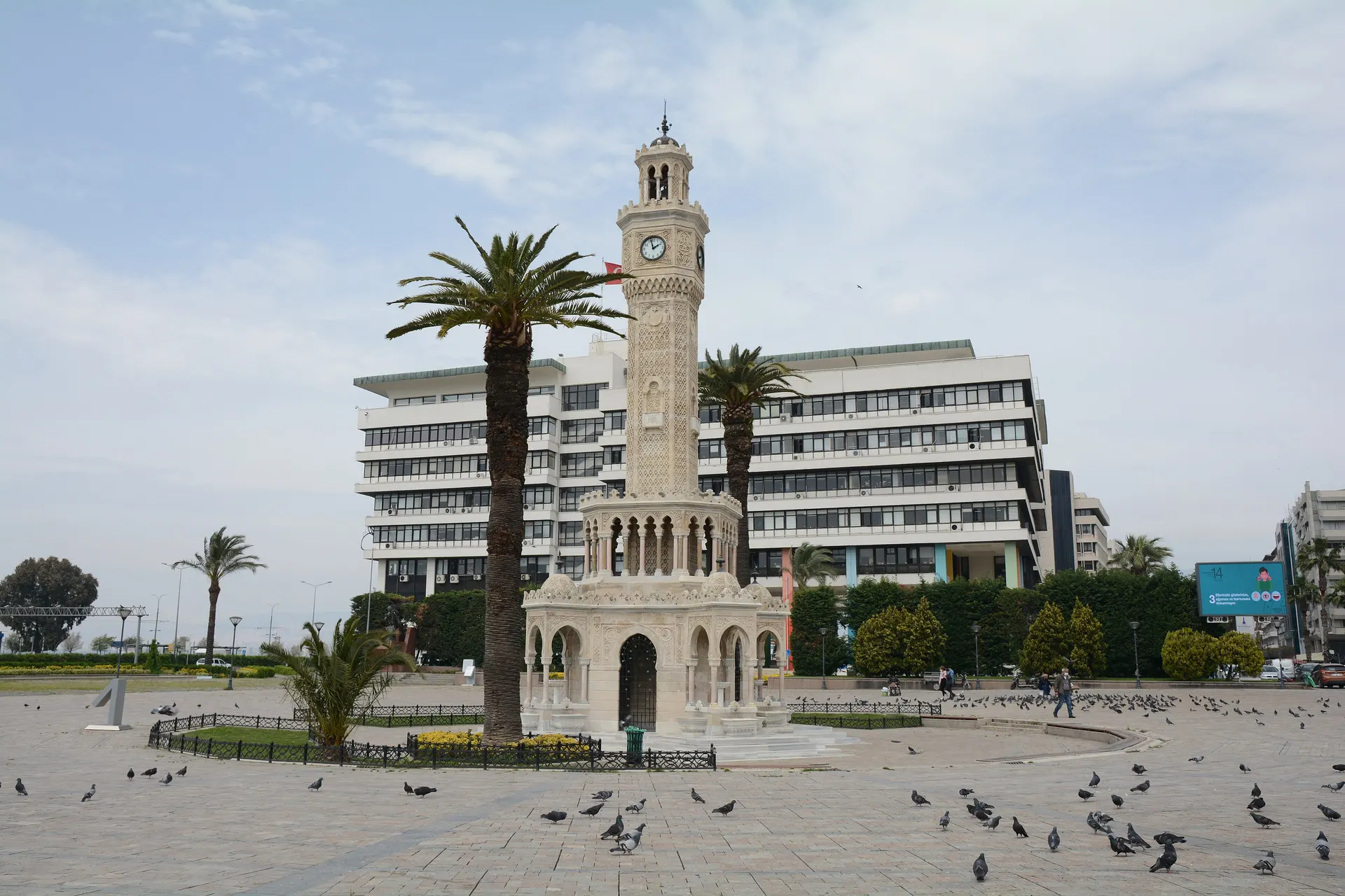 Saat Kulesi, Konak, Kemeraltı ve Saat Kulesi