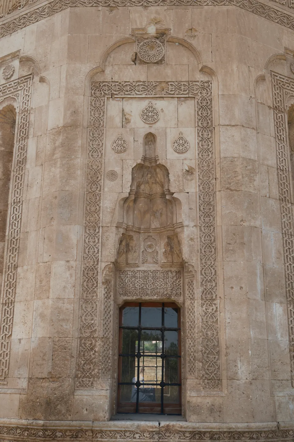 Halime Hatun Kümbeti, taş işçiliği, Halime Hatun Kümbeti
