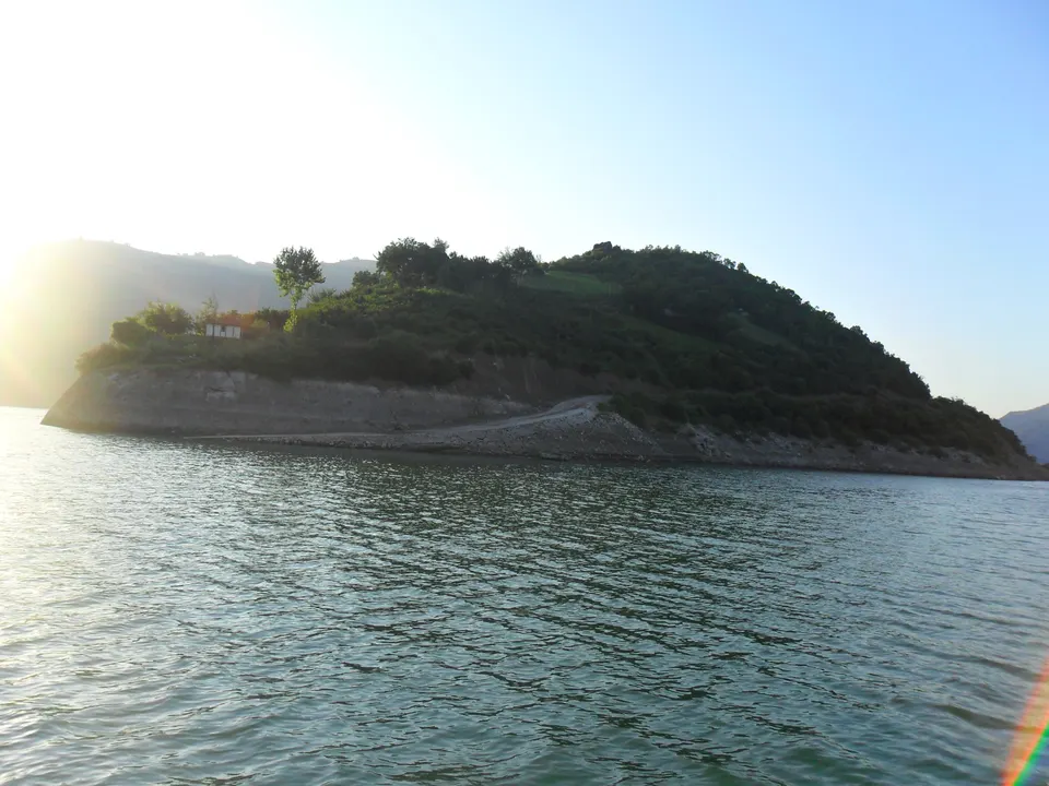Almus Baraj Gölü