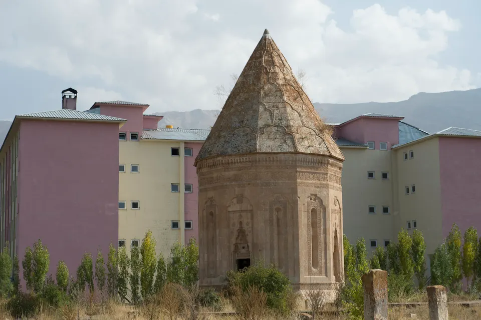 Halime Hatun Kümbeti ve çevresi, Halime Hatun Kümbeti