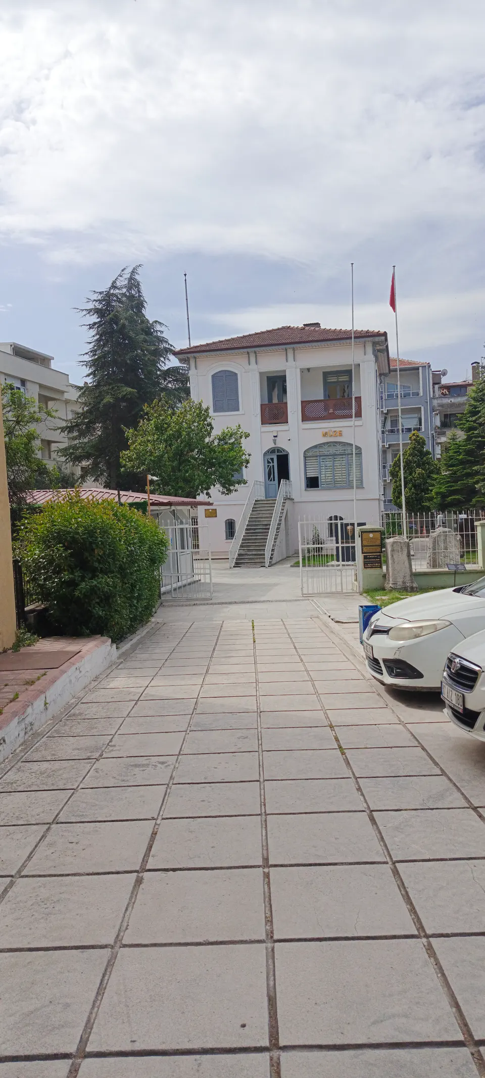 Sakarya Müzesi'ne giriş yolu, Sakarya Müzesi