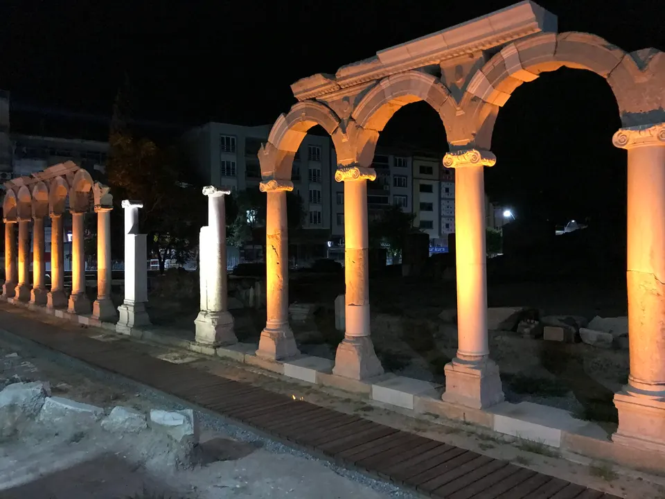 Thyateira Antik Kenti (Tepe Mezarlığı Ören Yeri)