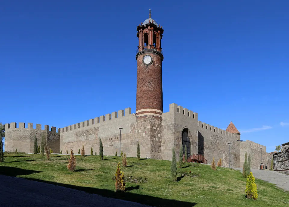 Erzurum Kalesi ve Saat Kulesi