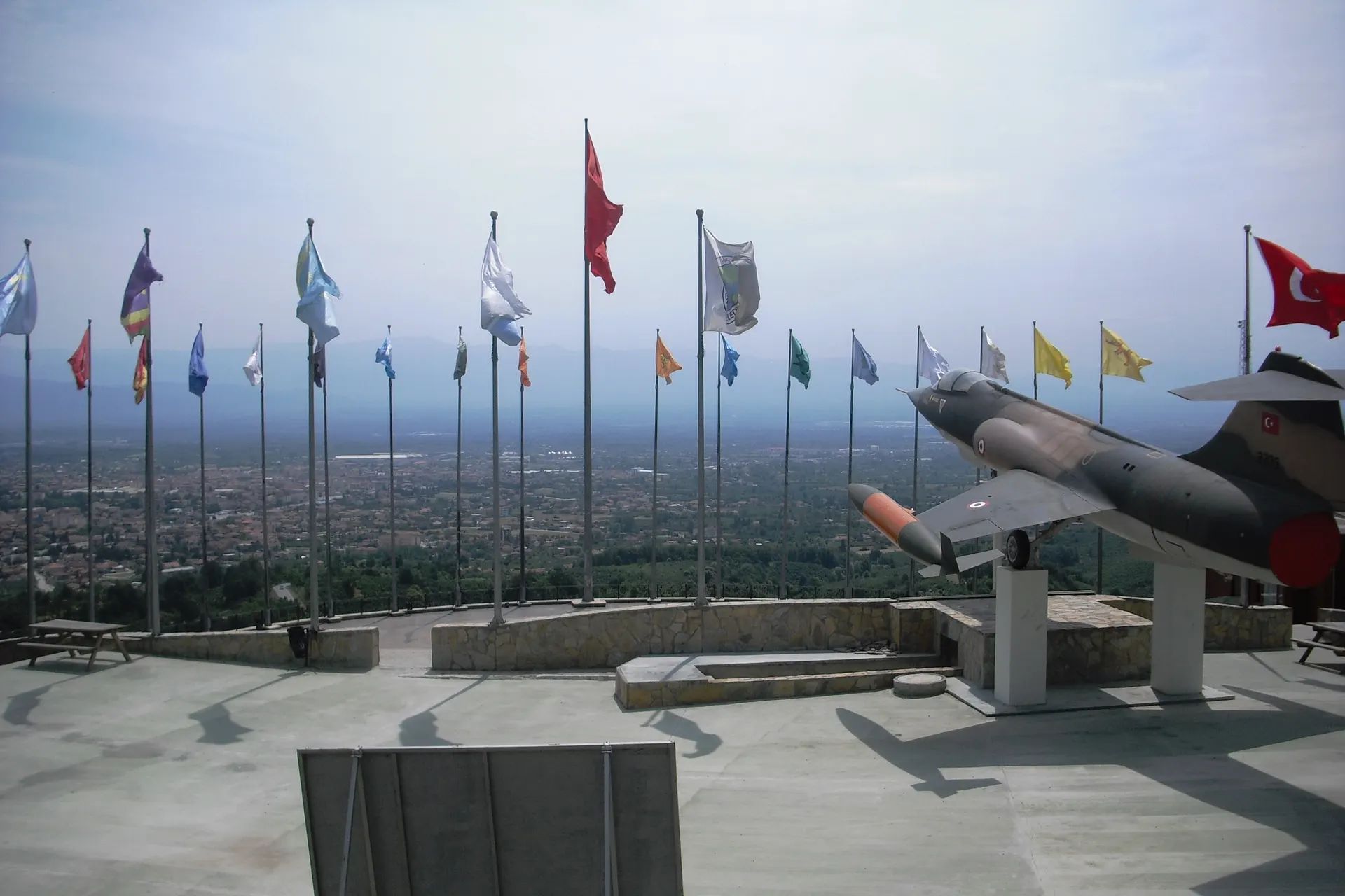 Bayraktepe seyir terası, Bayraktepe