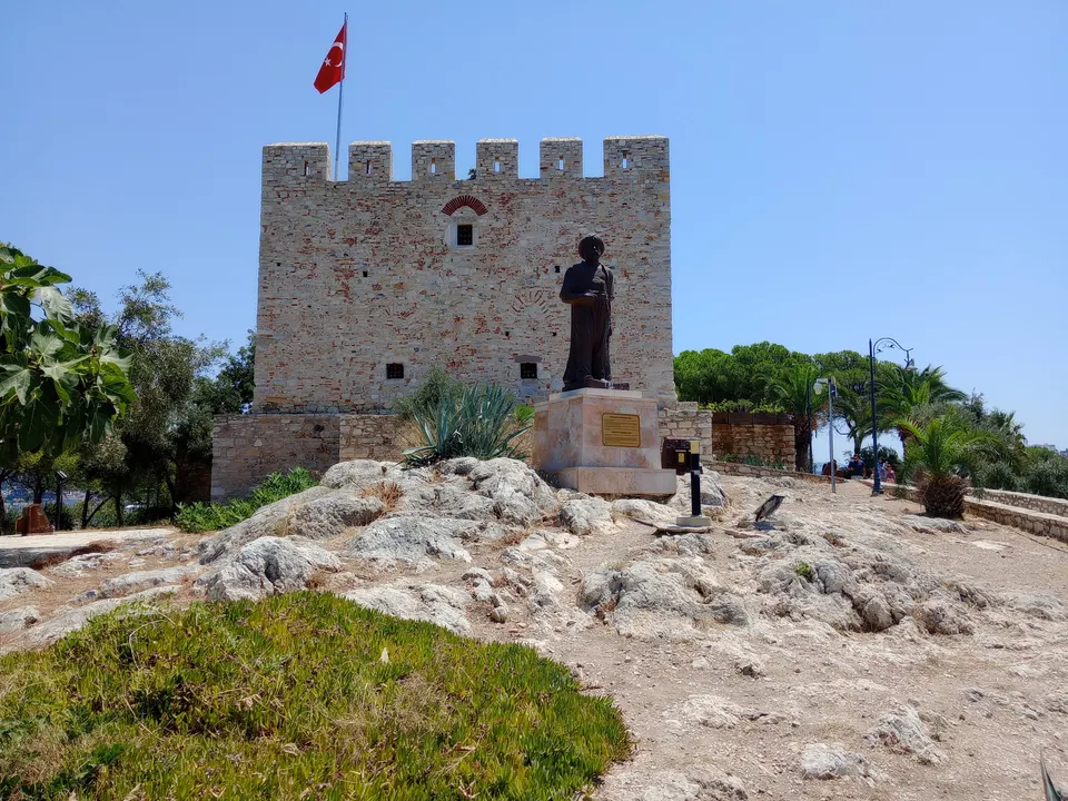 Güvercinada Kalesi, kule, Güvercinada Kalesi