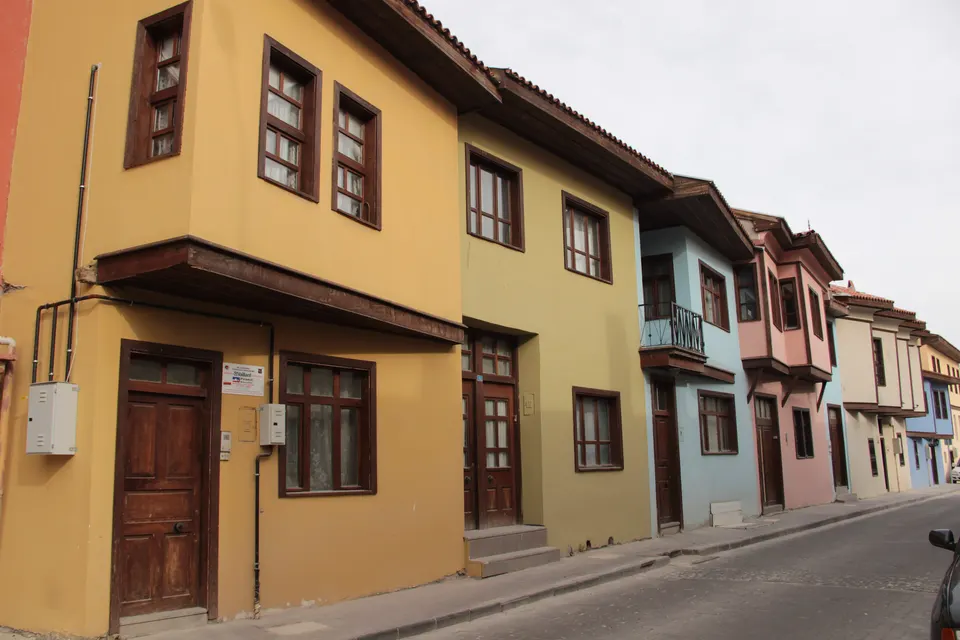 Uşak Tarihi Çarşı ve Paşa Han