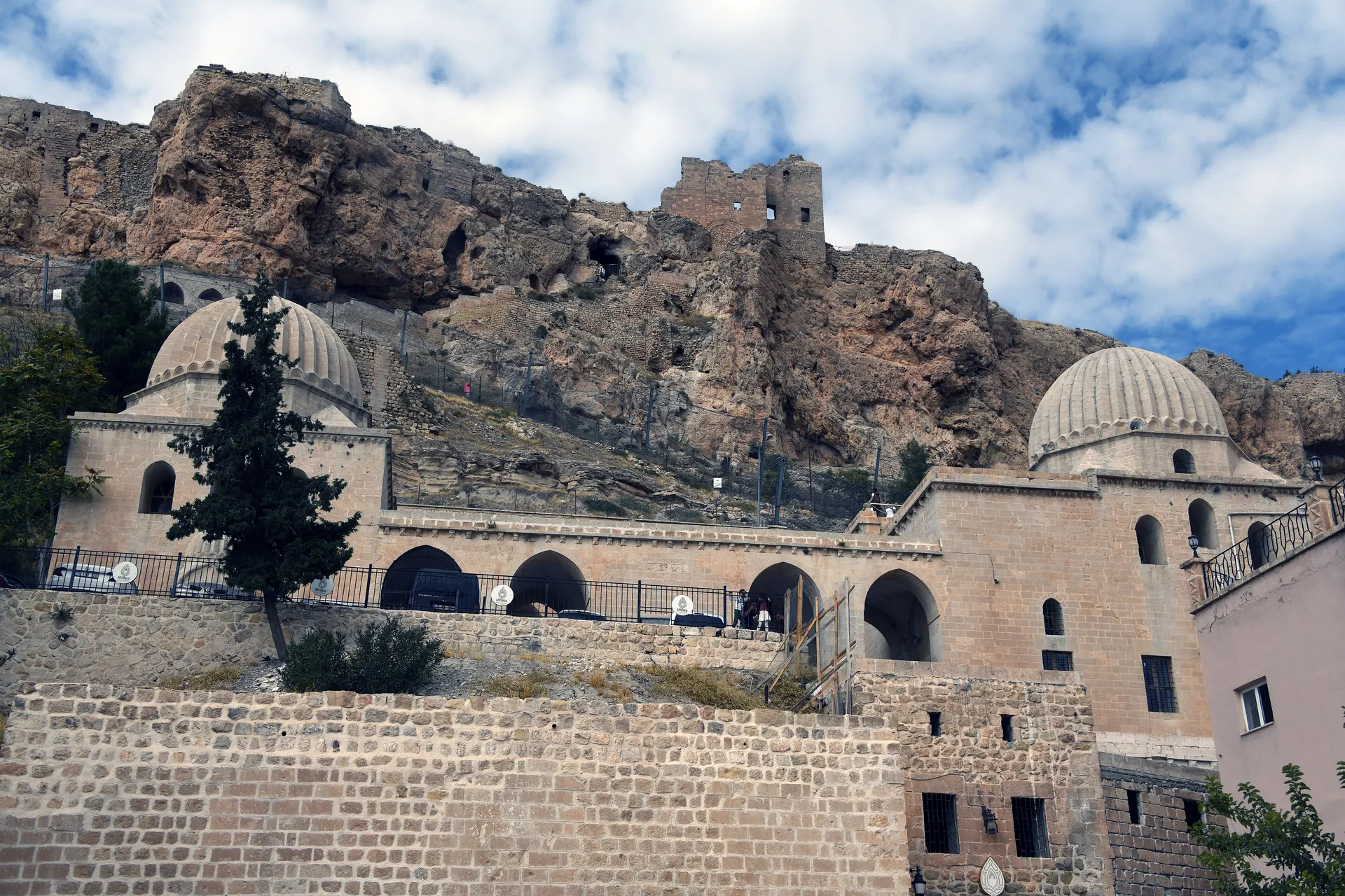 Zinciriye Medresesi ve kale, Zinciriye (Sultan İsa) Medresesi