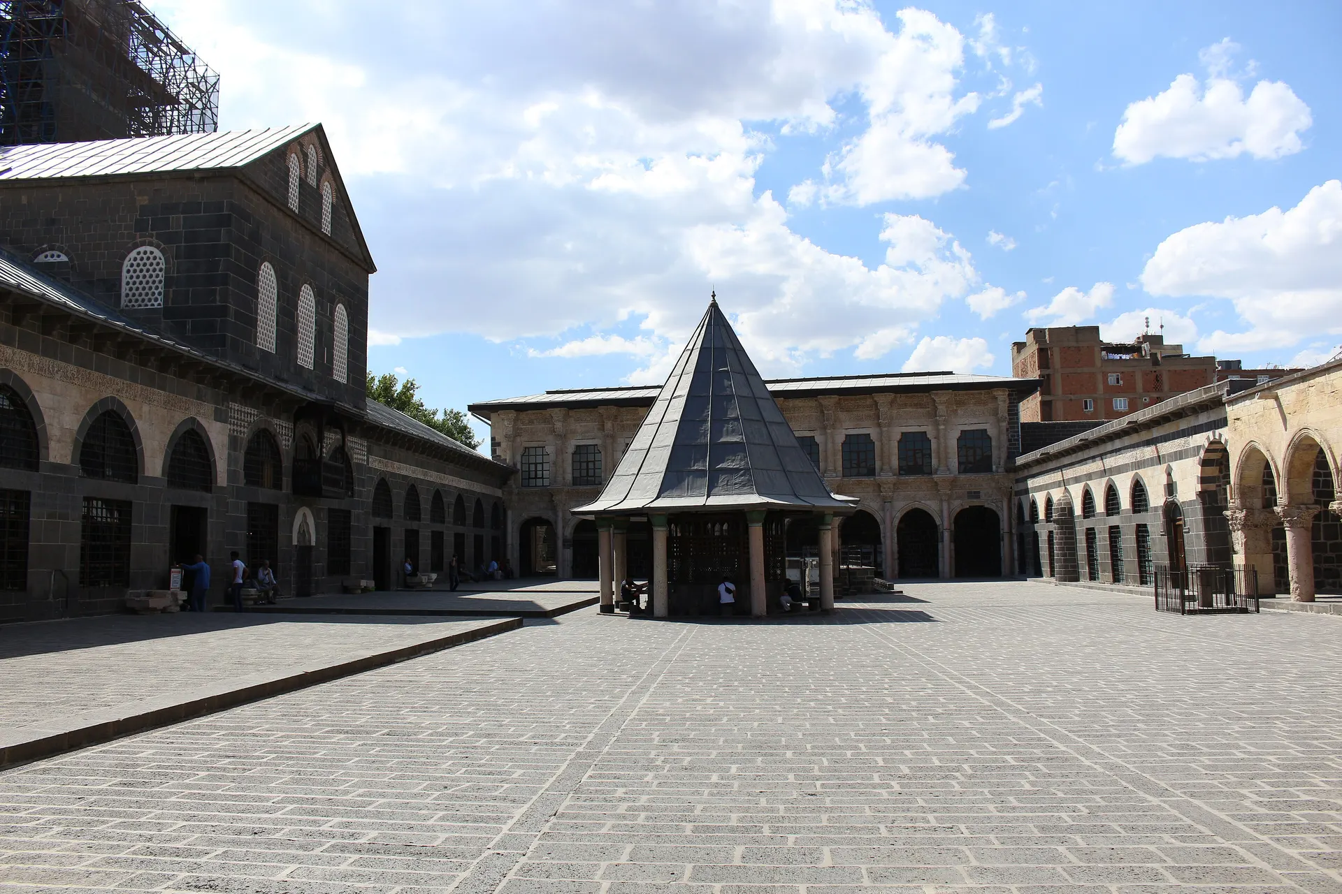 Ulu Cami avlusu, Ulu Cami