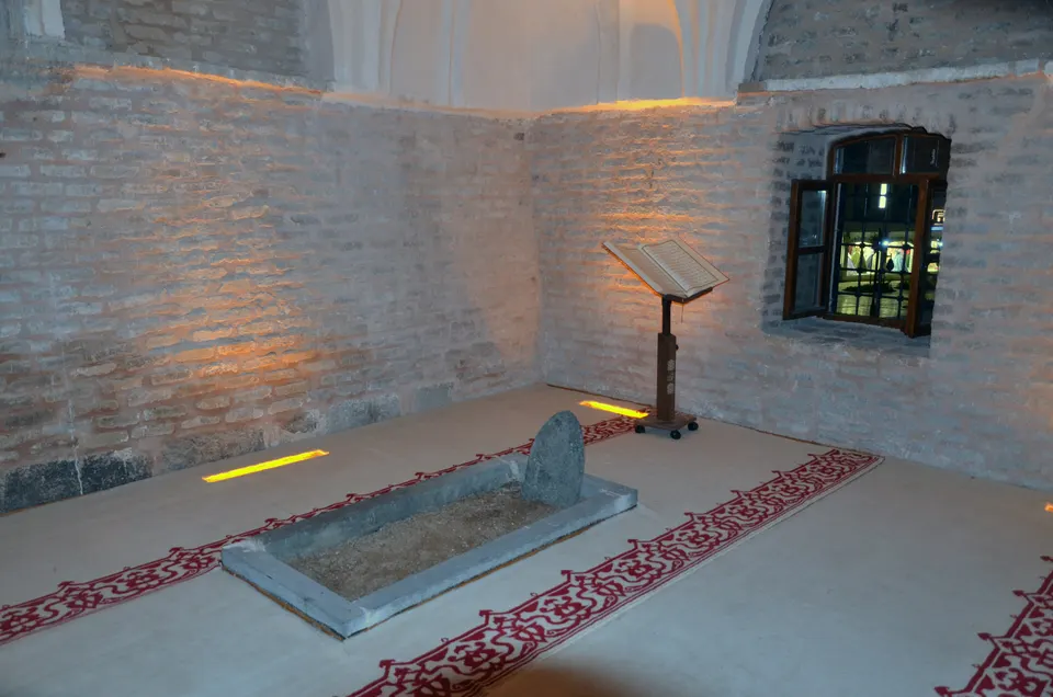 Kırmızı Medrese