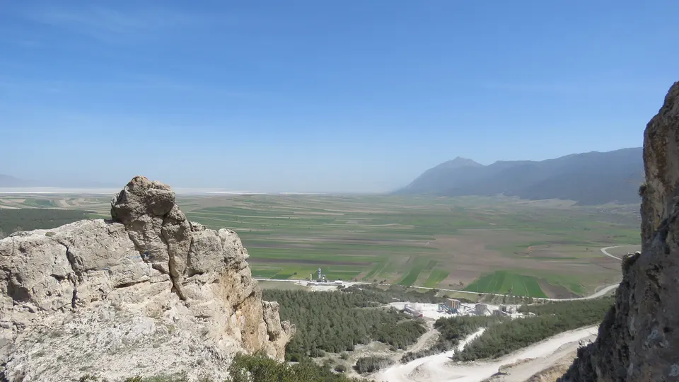 Acıgöl ve dağlar, Acıgöl