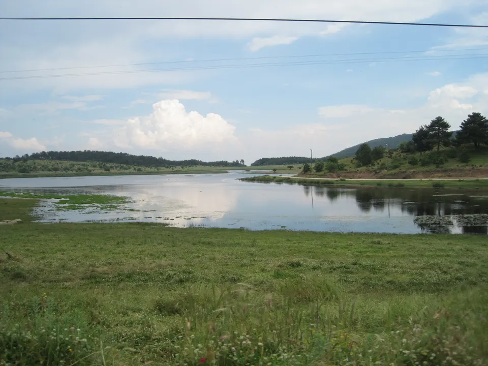 Yayla Gölü ve çayır, Buldan Yayla Gölü