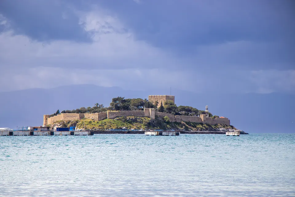 Kuşadası ve Güvercinada