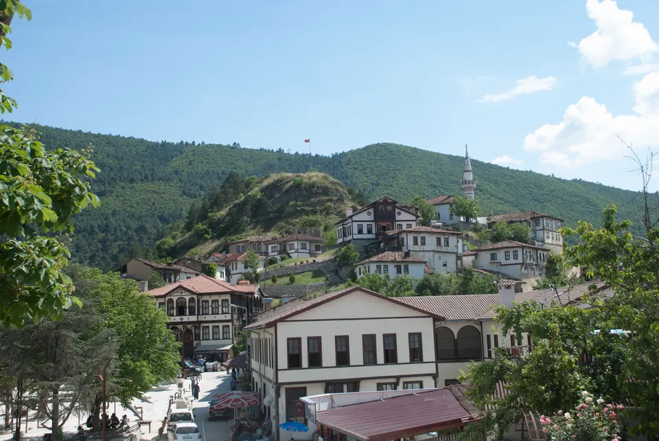 Hisar Tepesi eteğindeki evler, Taraklı Evleri